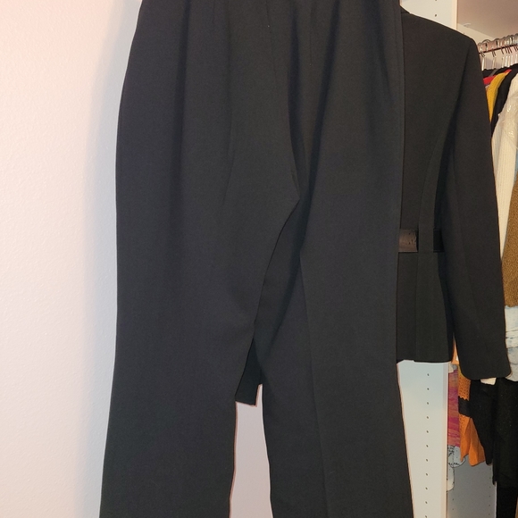 Plus Size Tahari Black Belted Suit Size 16 - Picture 5 of 5